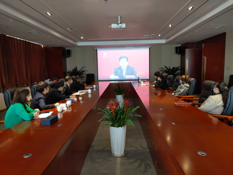 2138cn太阳集团城组织干部职工收看&ldquo;中国这十年&middot;青海&rdquo;主题新闻发布会