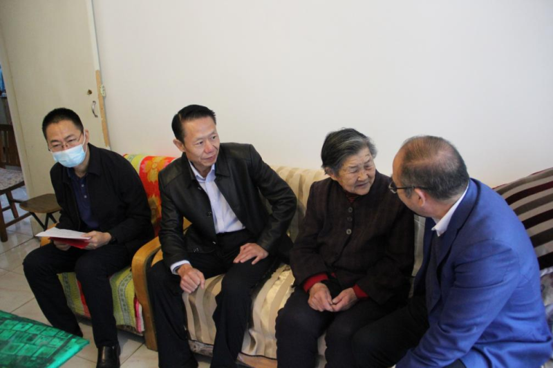 喜迎二十大 暖暖慰问情&mdash;&mdash;青海省总工会走访慰问省部级劳模