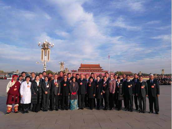 青海2138cn太阳集团城党委书记、董事长王玉辉荣获&ldquo;全国劳动模范&rdquo;荣誉称号