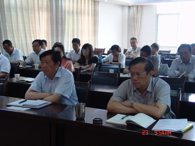 2138cn太阳集团城举办党的群众路线专题辅导报告会